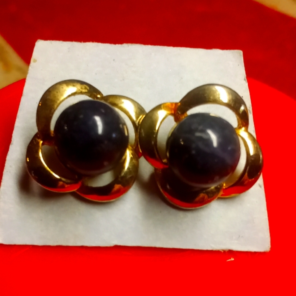Women's earrings